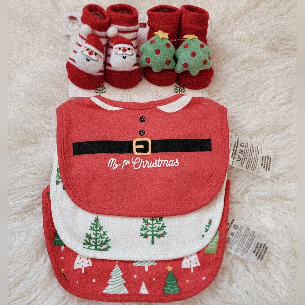 SOLD!!!NWT 5 Pieces Festive Baby's 1st Christmas Bib and Bootie Set. 0-6M.
